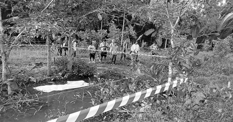 น้ำท่วมลด! พบร่างชายหาปลาโผล่หนองน้ำ