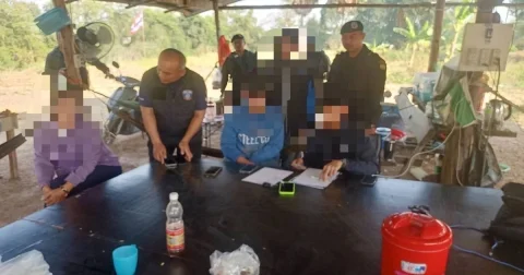 ตัดวงจรโจรออนไลน์ ซีลชายแดนอรัญฯ ช่วยล่าม – หญิงไทยถูกแก๊งคอลเซ็นเตอร์บอสจีน ขัง ซ้อมทรมาน พบอีก ช่องทางลับ ขนบัญชีม้า - แอดมินเว็บพนันข้ามแดน บุกบ้าน เจ๊ ม. คิดค่าหัวผ่านทางเปิดบ้านพาเลาะไปปอยเปต