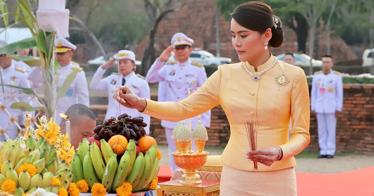 โปรดเกล้าฯ ให้ พลตรีหญิง ท่านผู้หญิงอรอนงค์ ปิยนาฏวชิรพัทธ์ เป็นผู้แทนพระองค์ ไปในพิธีตักบาตร บวงสรวง