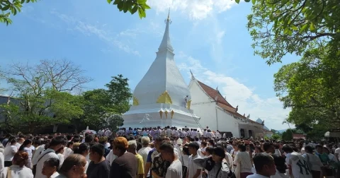 คนร่วมหมื่นแห่ร่วมพิธีล้างพระธาตุศรีสองรัก ครอบรอบ 465 ปี