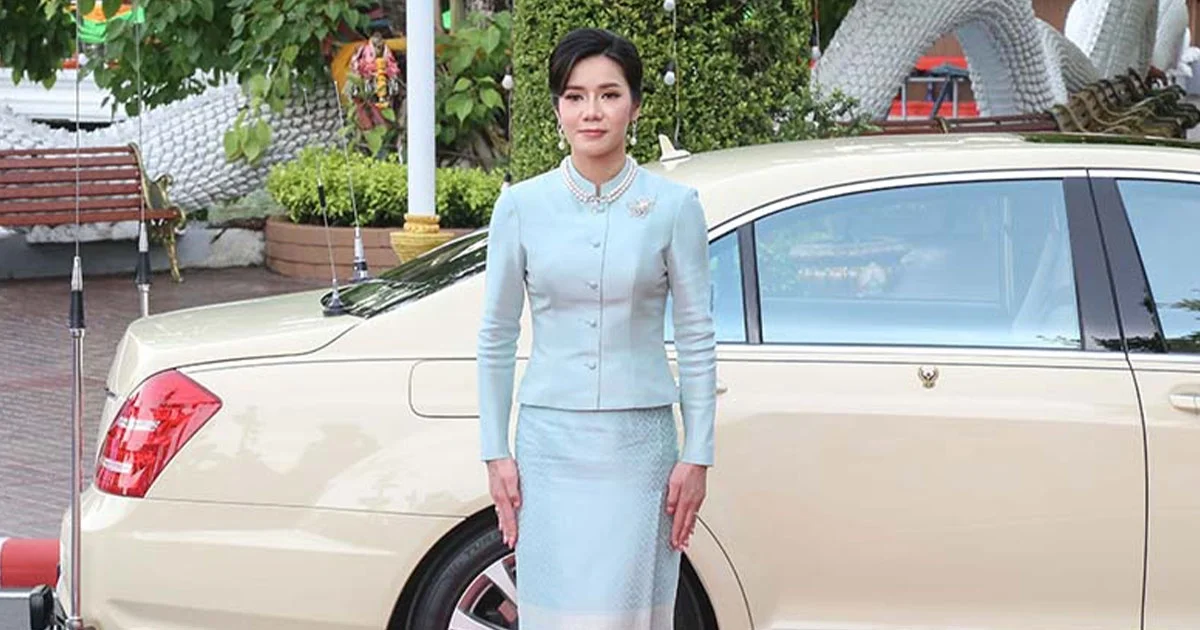 โปรดเกล้าฯ พล.ต.หญิง คุณหญิงชยุตรา ผู้แทนพระองค์พิธีสมโภช พระมหาธาตุเจดีย์มงคลสิทธาจารย์