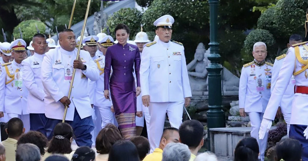 ในหลวง พระราชินี ทรงประกอบพิธีมังคลาภิเษก เหรียญพระบรมรูปพระบาทสมเด็จพระเจ้าอยู่หัว
