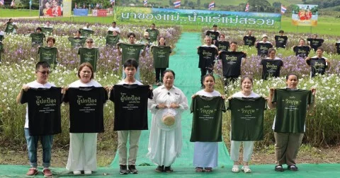 กลุ่มเกษตรกร นาของแม่น้ำแร่แม่สรวย จัดกิจกรรมวันแม่ มอบเสื้อ-สิ่งของกว่า 300 ชุด ส่งกำลังใจทหารชายแดน