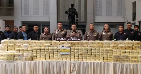 รวบหนุ่มช่างรถผันตัวส่งยาบ้า ย่องไปรถตู้ทึบทะเบียนปลอม ซุกยาบ้า 5.4 ล้านเม็ด