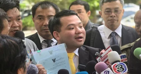 นายธนดล ตัวแทน เบน สมิธ อดีตที่ปรึกษานายฮุนเซน ยื่นฟ้อง รังสิมันต์ โรม หมิ่นประมาท และเรียกค่าเสียหาย 100 ล้านบาท ยื่นยันไม่ได้ฟ้องปิดปาก