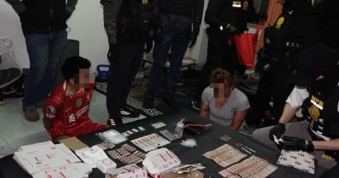 รวบหมอเถื่อนหัวจ่ายบนโลกออนไลน์ รับบริการฉีดยาไอซ์ถึงเตียงนอน