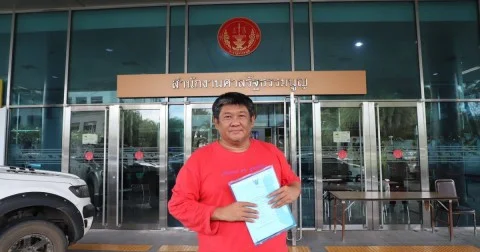 เค สามถุยส์ ยื่นหนังสือต่อศาลรัฐธรรมนูญขอให้ยุบพรรคประชาชน-ภูมิใจไทย ปม MOA จัดตั้งรัฐบาลเสียงข้างน้อย