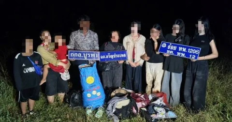 กกล.บูรพา จับเขมร 9 คน หลบหนีเข้าเมือง รับอยู่กัมพูชา อดตายแน่ หวังกลับมาทำงานในไทยพอได้ประทังชีวิต