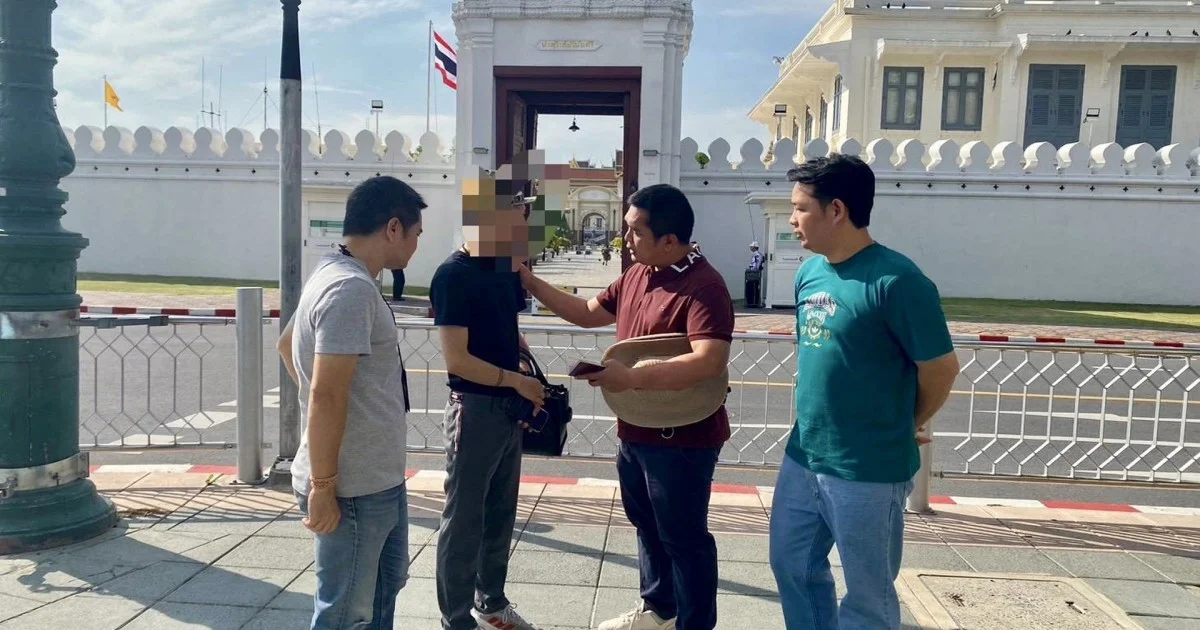 รวบไกด์เถื่อน ชาวจีน คาไมค์ ขณะนำนักท่องเที่ยวเข้าชมวัดพระแก้วฯ