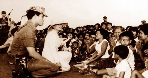 ย้อนประวัติศาสตร์ สมเด็จพระพันปีหลวง เสด็จฯเยี่ยมผู้ลี้ภัยชาวเขมรนับหมื่นชีวิต หลังหนีความโหดร้าย สงครามกลางเมือง