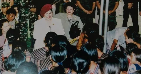 ย้อนฟังพระราชดำรัส พระพันปีหลวง ตรัสถึงงานศิลปาชีพ ทรงภาคภูมิพระทัย คนไทยเราเก่ง มีฝีมือระดับศิลปินชั้นเอกของโลก