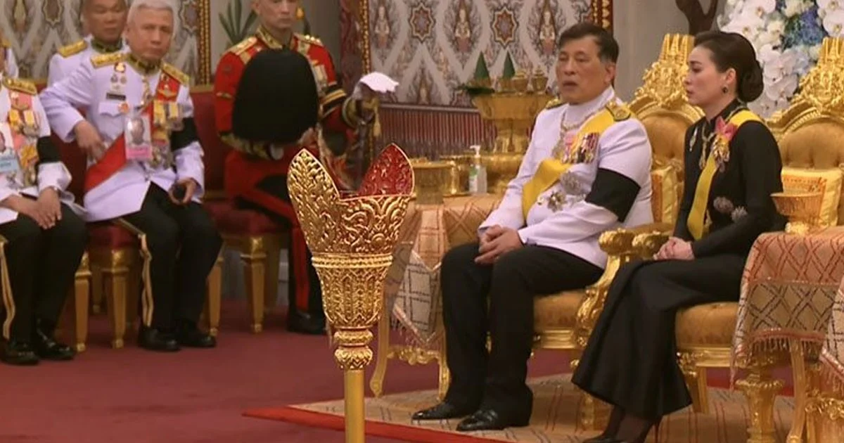 ในหลวง พระราชินี เสด็จฯ เชิญพระบรมศพ พระพันปีหลวง ประดิษฐานยังพระที่นั่งดุสิตมหาปราสาท  และมีพระพิธีธรรมสวดพระอภิธรรม