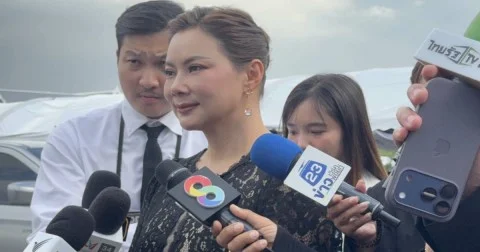 บุ๋ม ปนัดดา ลงพื้นที่ท้องสนามหลวง ดูแลโรงครัวมูลนิธิองค์กรทำดี ฝนถล่มหนักก็ไม่หวั่น เดินหน้าบริการประชาชนต่อเนื่อง