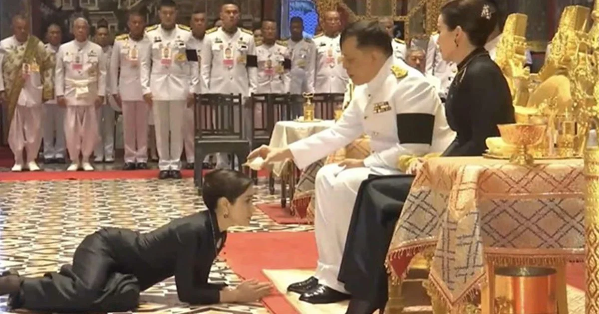 พระบาทสมเด็จพระเจ้าอยู่หัว พระราชทานน้ำพระมหาสังข์เพชรน้อยเจ้าคุณพระสินีนาถ พิลาสกัลยาณี