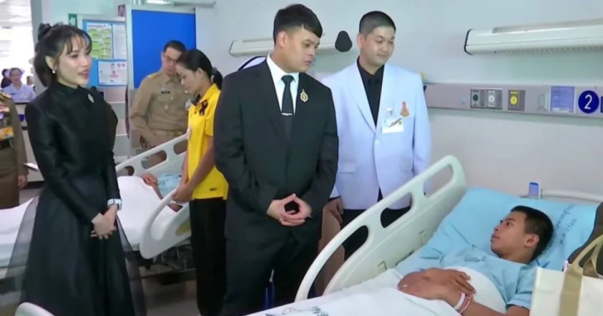 เจ้าฟ้าทีปังกรฯ เสด็จเยี่ยมทหารบาดเจ็บ สมรภูมิรบ ไทย-กัมพูชา เจ้าคุณพระฯ มาด้วย