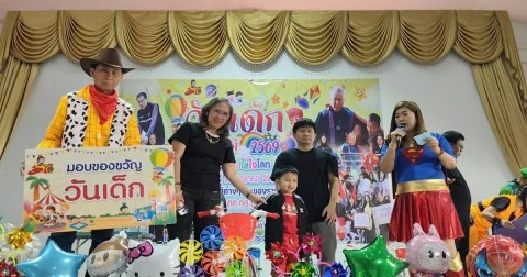 สุดยิ่งใหญ่! เทศบาลตําบาลบ้านใหม่ จัดงานวันเด็ก ฮือฮา นายกแปลงกายเป็นกัปตันอเมริกา ต้อนรับเด็กๆ