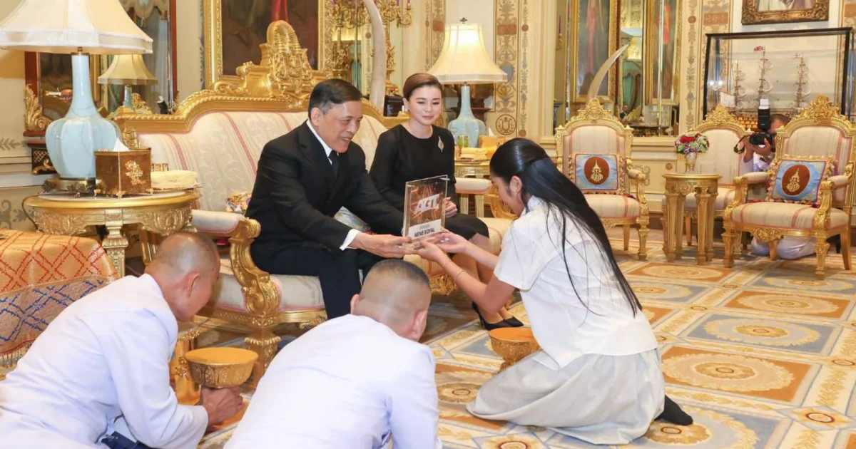 ในหลวง-พระราชินี พระราชทานพระบรมราชวโรกาสให้ เนเน่ และครอบครัว เข้าเฝ้าฯ