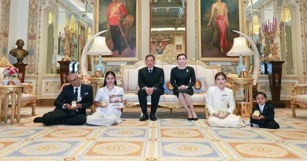สายพระเนตรพระราชินีช่างเอ็นดูในหลวง-พระราชินีพระราชทานพระบรมราชวโรกาสให้เนเน่พร้อมครอบครัวเข้าเฝ้าฯ